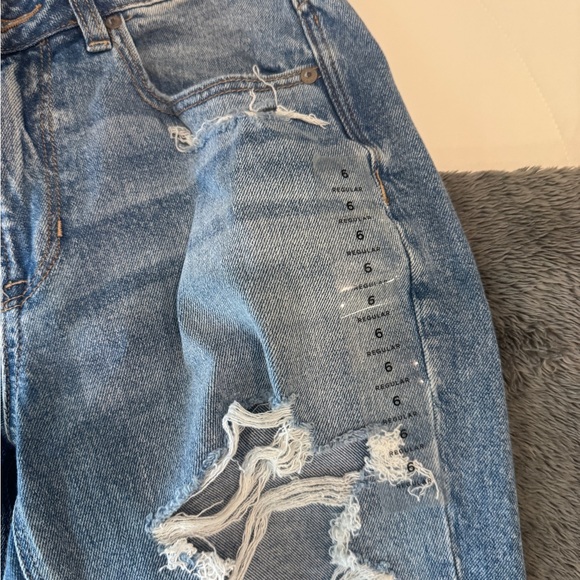 AE Distressed Mom Jean - Picture 5 of 7